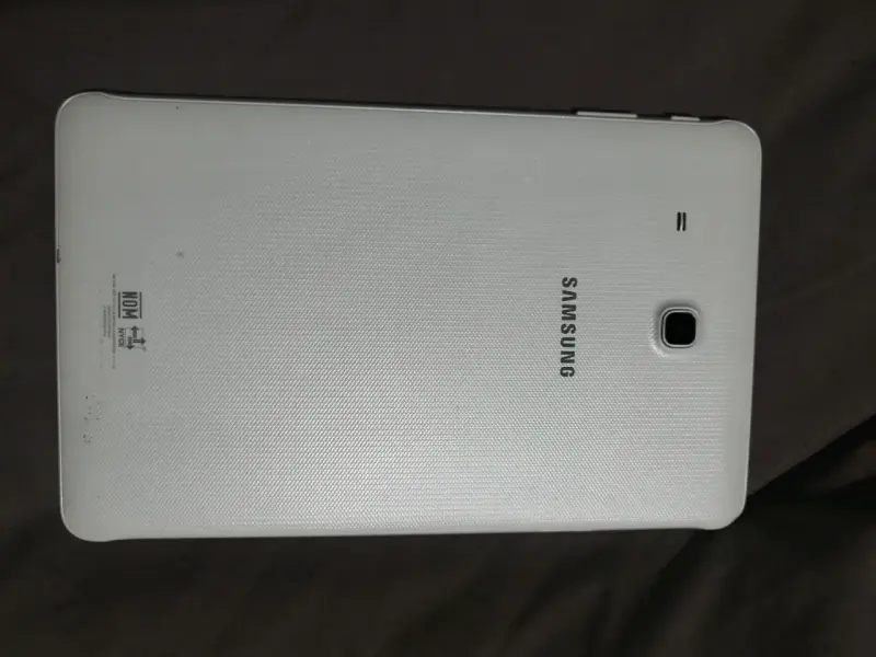 Tablet Samsung blanca - 2