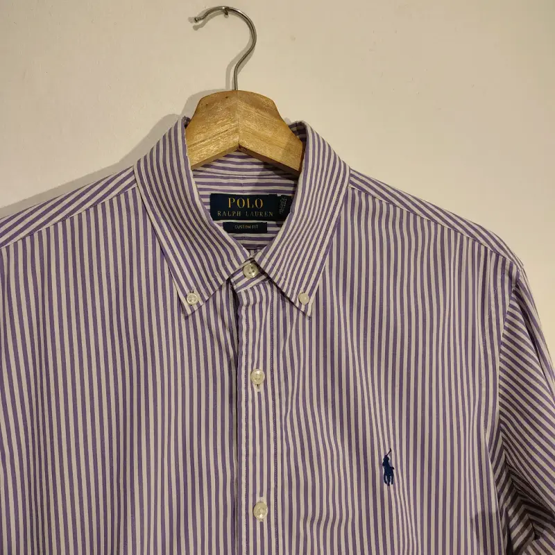 Camisa Polo rayada lila talla M
