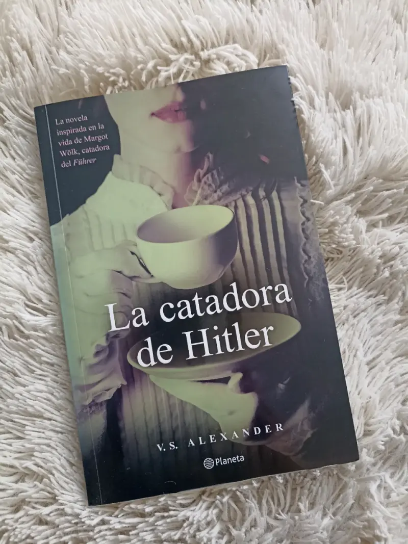 Libro 'La catadora de Hitler' de V.S Alexander - 1