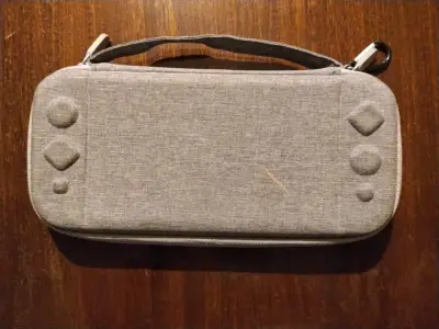 Estuche gris para consola portátil - miniatura 1