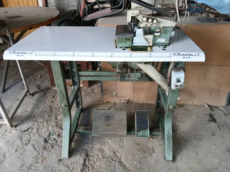 Overlok industrial marca Rimoldi - 2