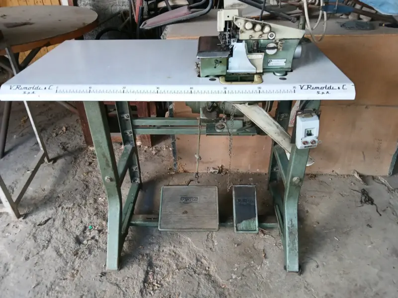 Overlok industrial marca Rimoldi - 3