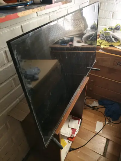 Televisor de pantalla amplia usado - miniatura 2