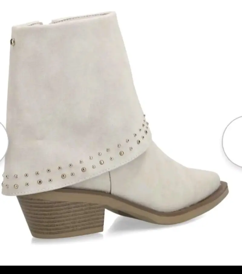 Botines beige con tachas - 2