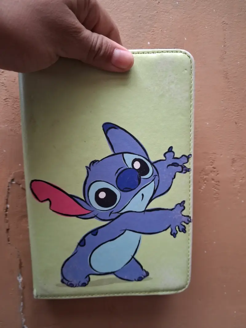 Tablet con funda verde - 2