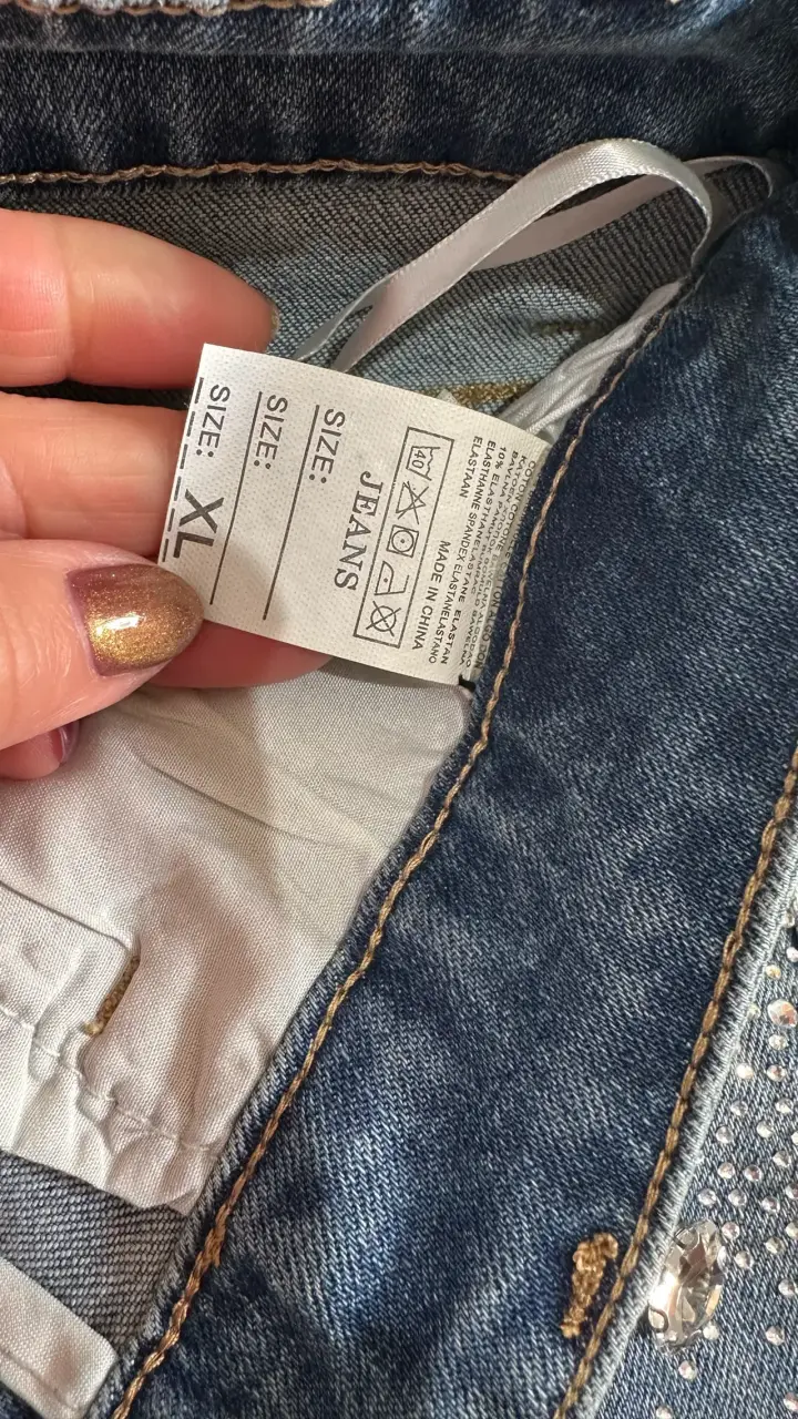 Jeans azules con incrustaciones - 2