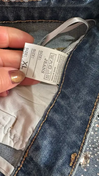 Jeans azules con incrustaciones - miniatura 2