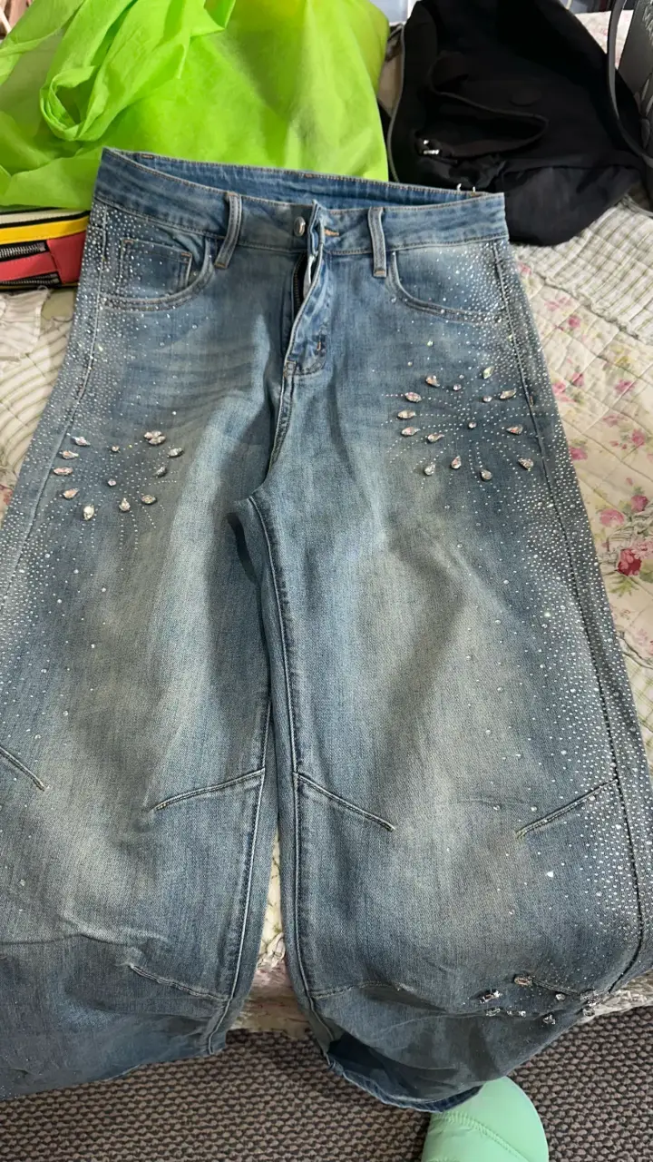 Jeans azules con incrustaciones - 3