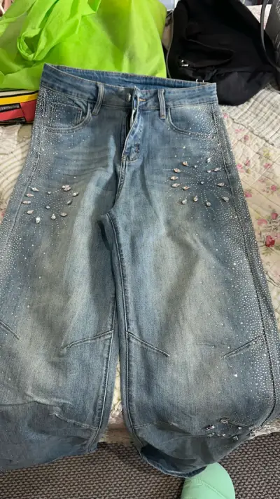 Jeans azules con incrustaciones - miniatura 3