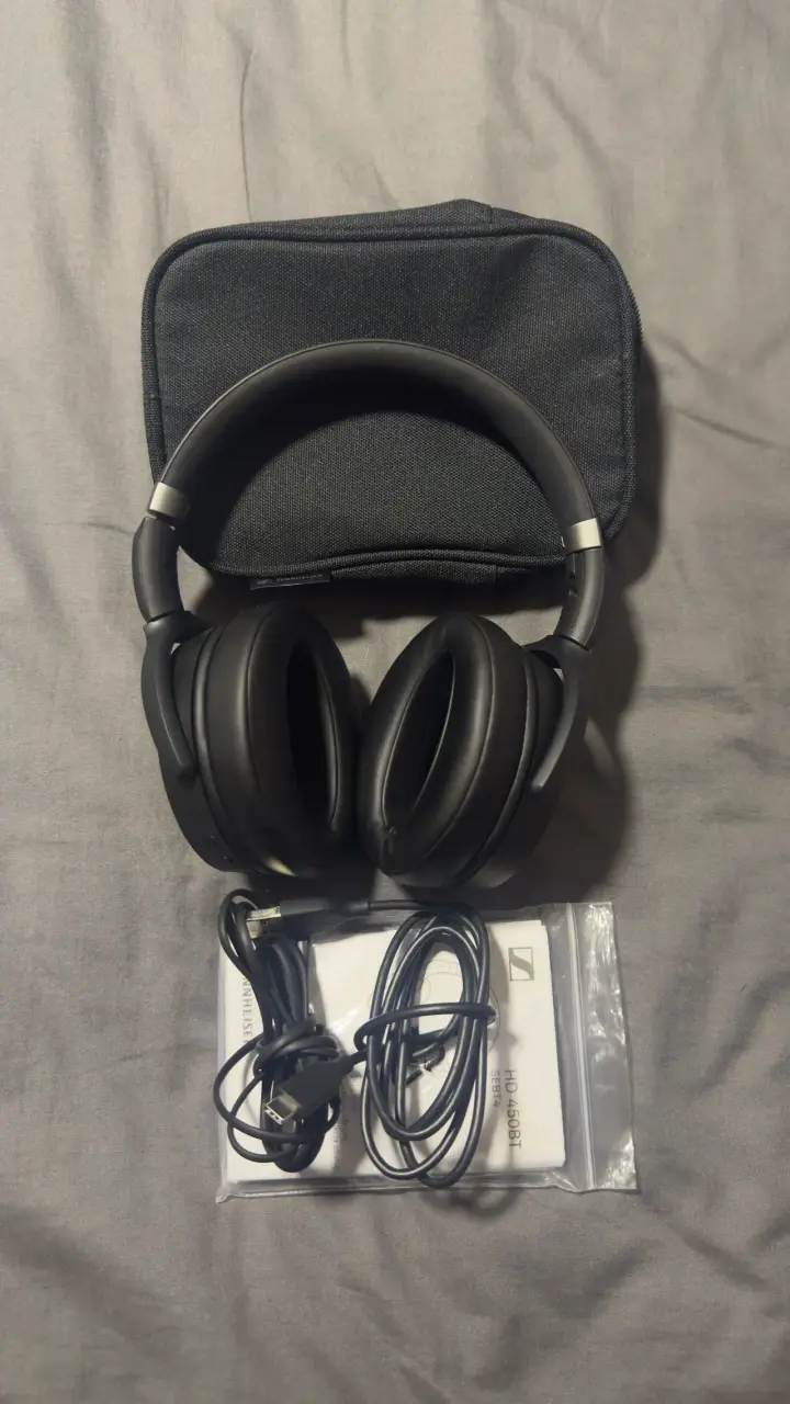 Audífonos inalámbricos Sennheiser negros - 1