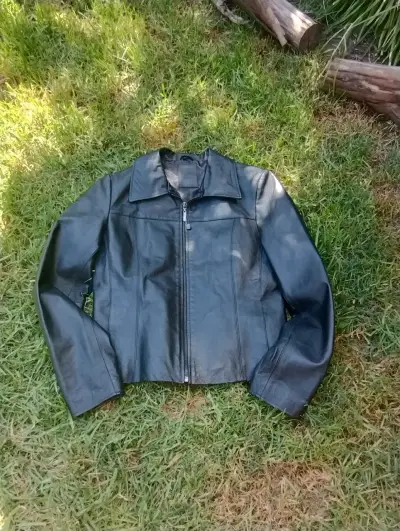 Chaqueta de cuero negra - miniatura 1