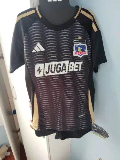 Camiseta Colo-Colo talla 6 - miniatura 1