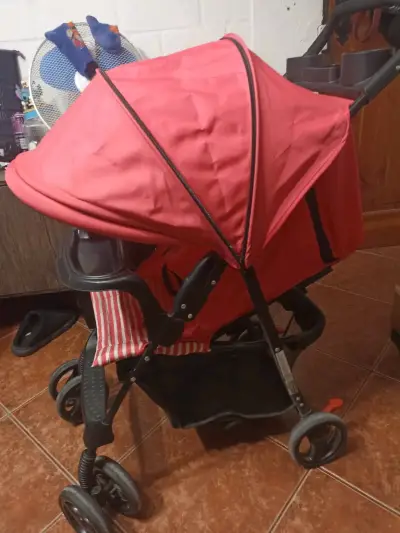 Coche de bebé Fucsia marca Cosco - miniatura 3
