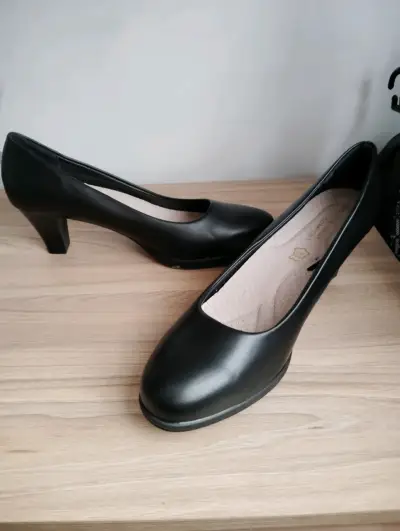 Zapatos de tacón negros clásicos talla 40 - miniatura 1