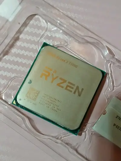 Procesador AMD Ryzen 3200G - miniatura 2