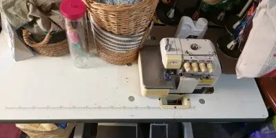 Máquina overlock industrial - miniatura 1