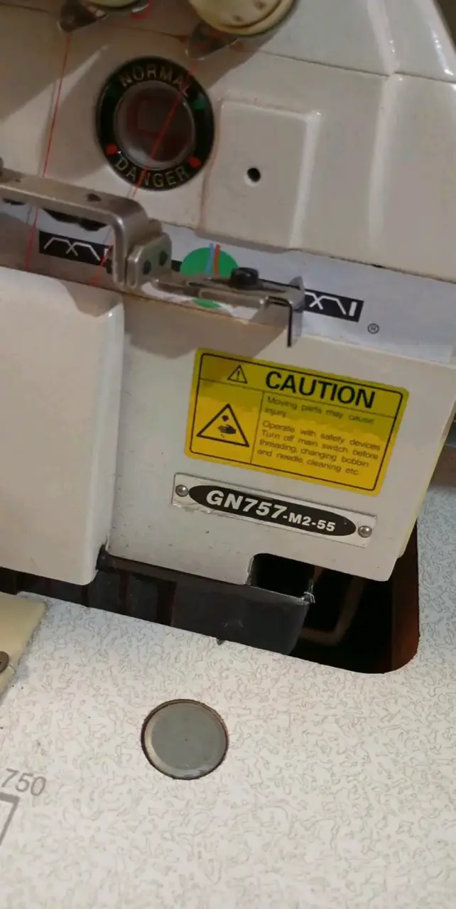 Máquina overlock industrial - 4