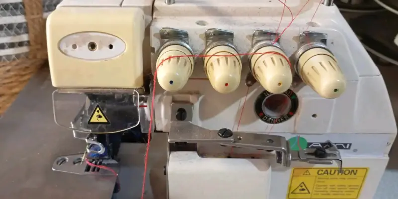 Máquina overlock industrial - 5