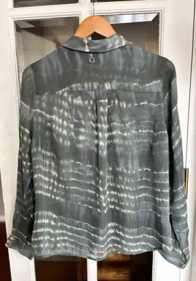 Camisa tie-dye verde y blanca - miniatura 2