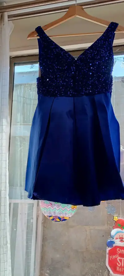 Vestido azul con lentejuelas - miniatura 2