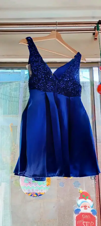 Vestido azul con lentejuelas - miniatura 3