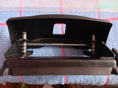 Perforadora Maped Office negra - miniatura 2