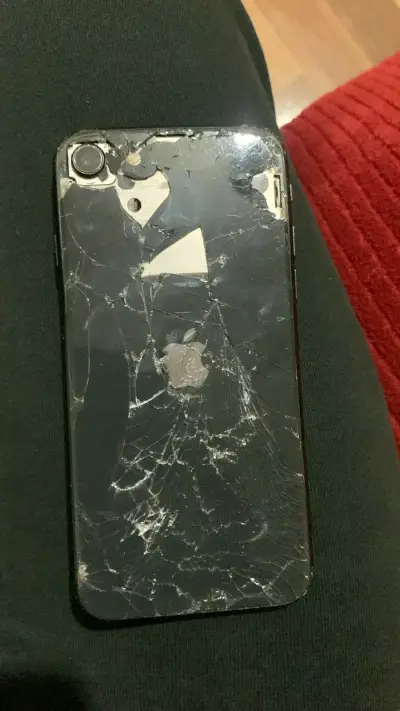 iPhone con pantalla rota - miniatura 2