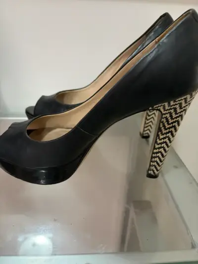 Tacones negros de charol Gacel - miniatura 1