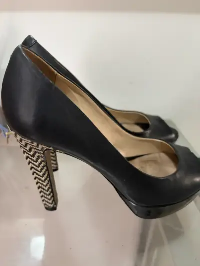 Tacones negros de charol Gacel - miniatura 3