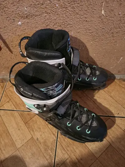Patines en línea negros usados - miniatura 3