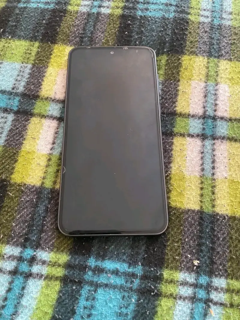 Smartphone moderno en buen estado - 3