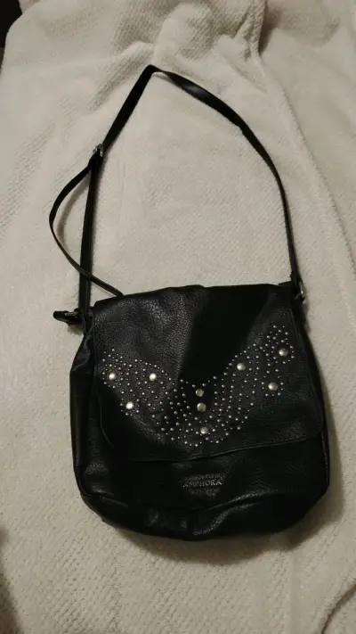 Cartera negra con tachas - miniatura 1