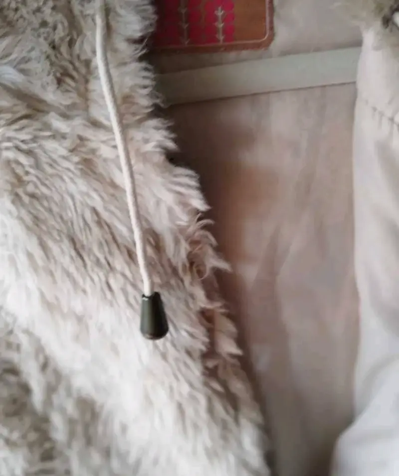 Chaqueta peluda beige con cierre - 3