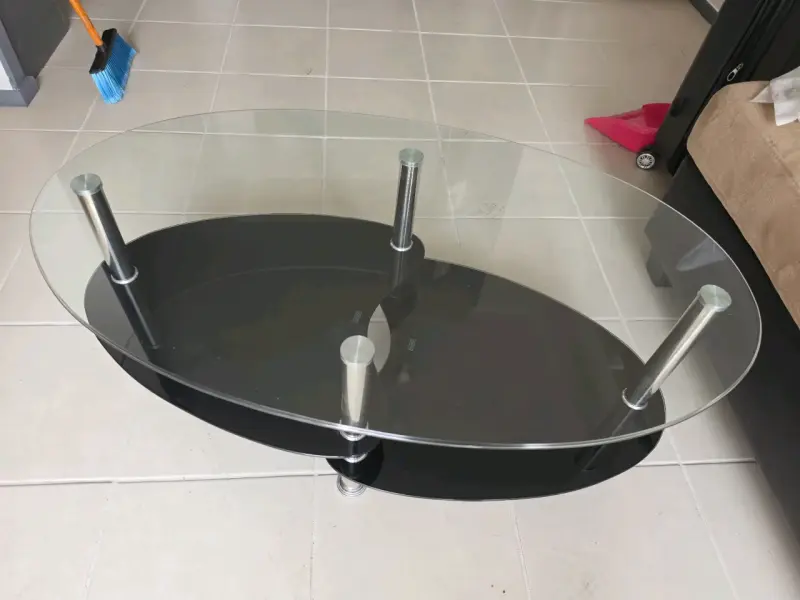 Mesa de centro de vidrio ovalada - 4