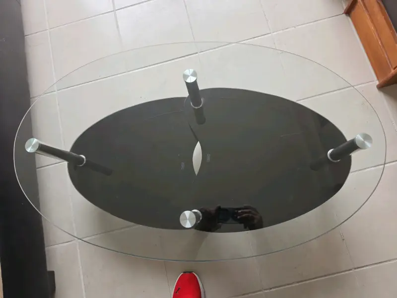 Mesa de centro de vidrio ovalada - 5