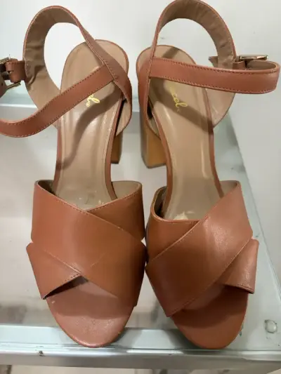 Sandalias de tacón café - miniatura 3