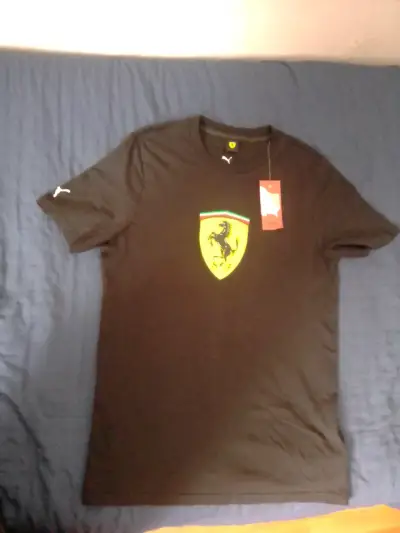 Polera negra Ferrari con logo - miniatura 1
