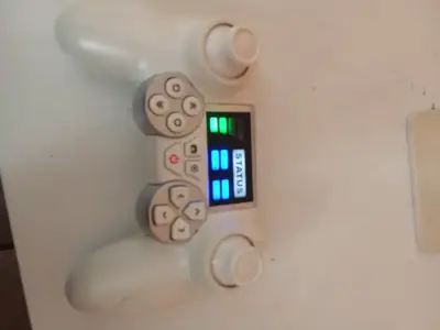 Dron rojo con control remoto - miniatura 2