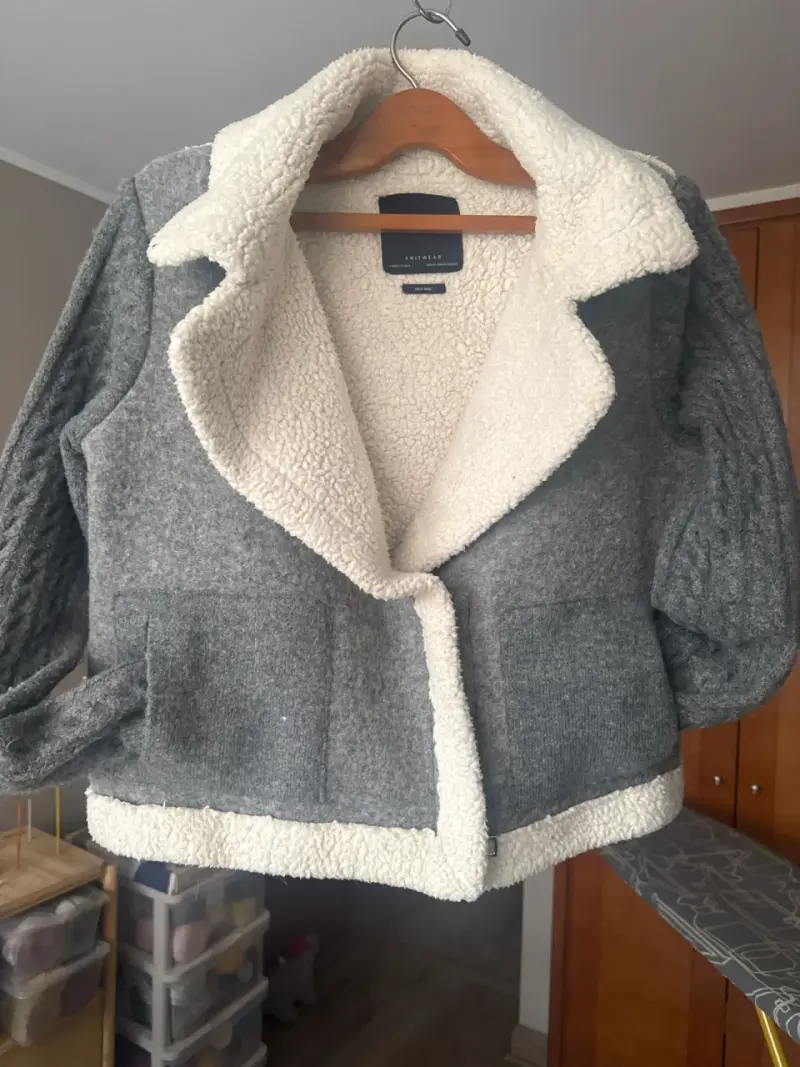 Chaleco gris con Corderoto marca Zara - 3