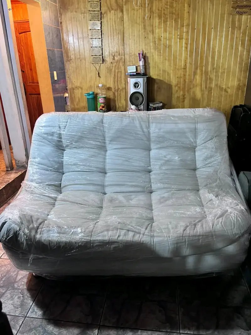 Sofá blanco en buen estado
