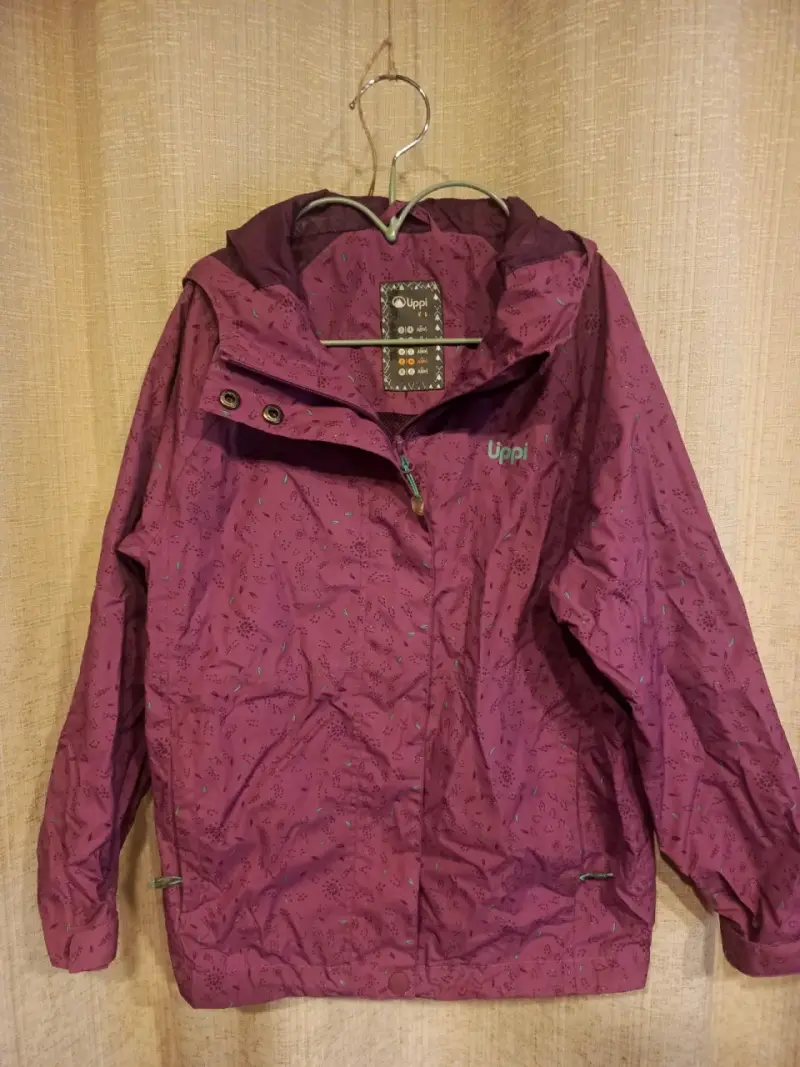 Chaqueta morada impermeable Lippi