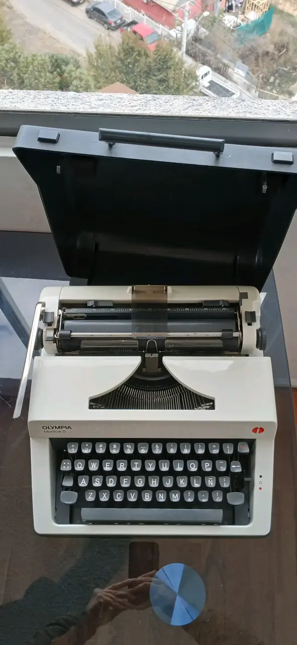 Máquina de escribir Olympia Monica S - 1