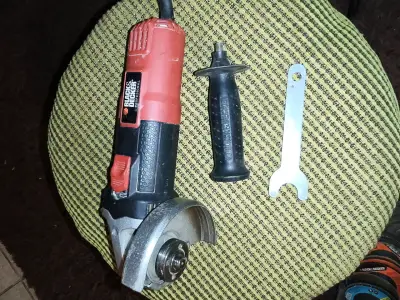 Esmeriladora Black & Decker - miniatura 1