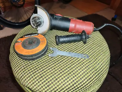 Esmeriladora Black & Decker - miniatura 3