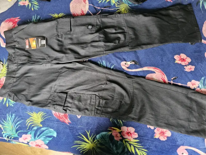 Pantalones cargo negros nuevos - 1