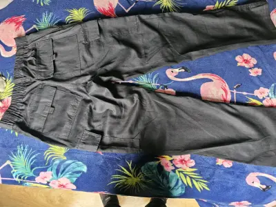 Pantalones cargo negros nuevos - miniatura 2