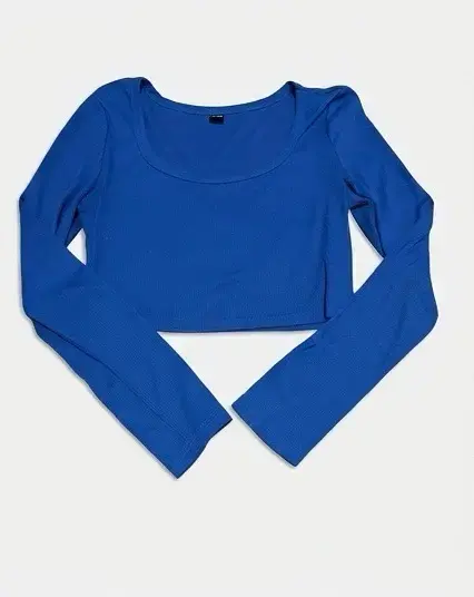 Polera cropped azul manga larga