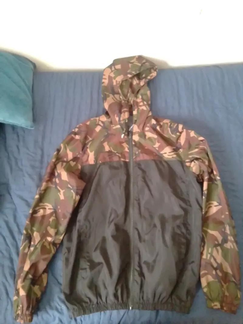 Chaqueta impermeable camuflaje corta viento