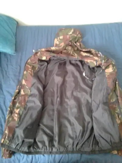 Chaqueta impermeable camuflaje corta viento - miniatura 2
