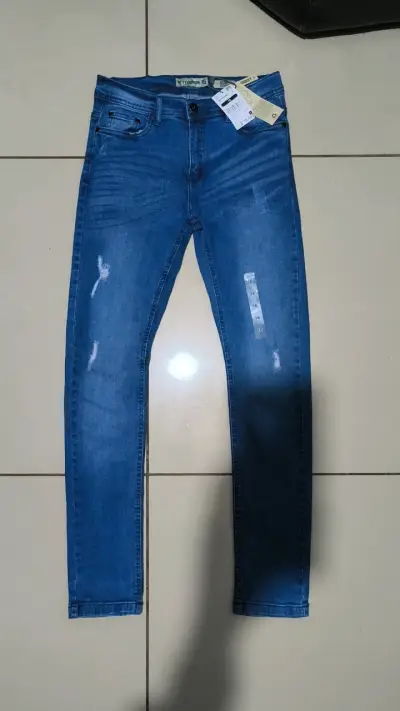 Jeans negros con diseño único - miniatura 3